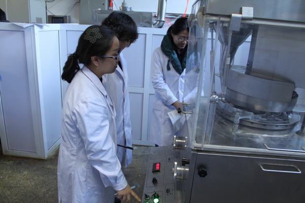 生物工程學(xué)院藥物制劑工（高級(jí)）取證工作為生物技術(shù)研發(fā)注入專業(yè)動(dòng)能